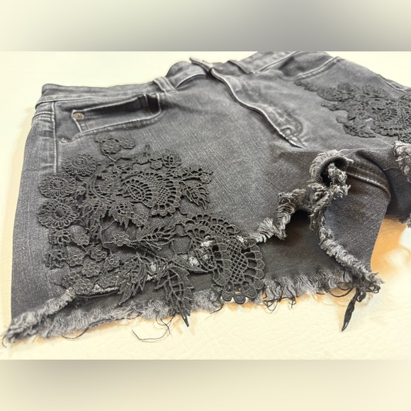 American Eagle Outfitters Pants - American Eagle Hi Rise Shortie Black Denim Ripped Shorts 6 Super Stretch (bin S)